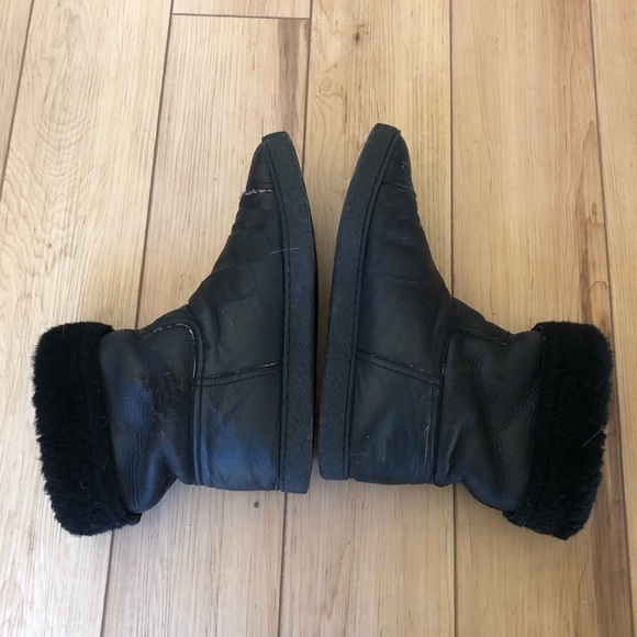 Chanel shearling boots 39.5 US 8.5 - Picture 8 of 10